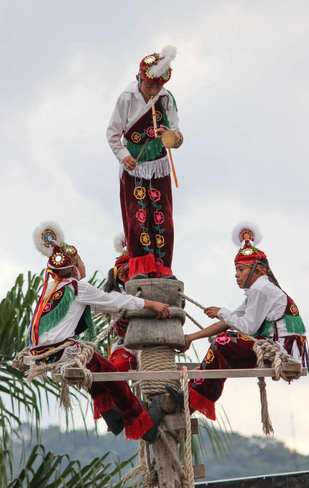 Traditional clothing of the Voladores de Palo Papantla.