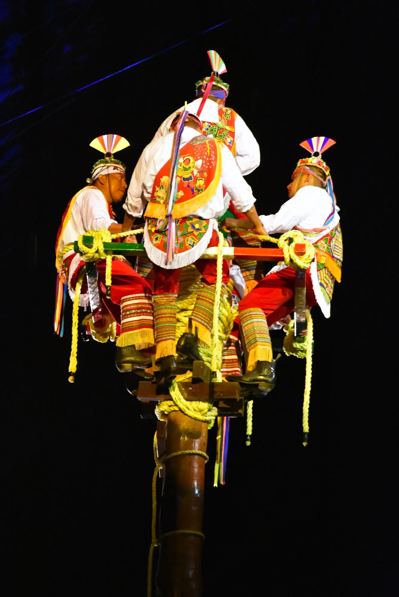 Traditional clothing of the Voladores de Palo Papantla.